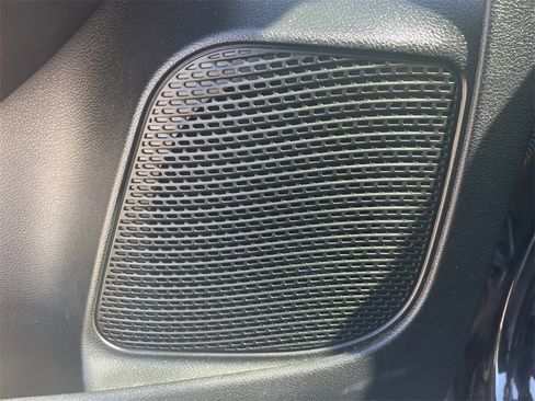 Used 2019 Chrysler Pacifica Touring-L Plus image 35