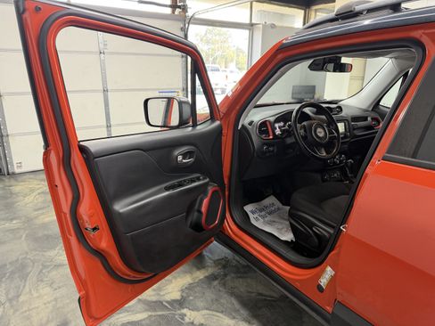 Used 2015 Jeep Renegade Trailhawk w/ Cold Weather Group AWD/4WD image 7