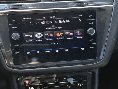 Used 2022 Volkswagen Tiguan SE w/ Panoramic Sunroof Package image 11