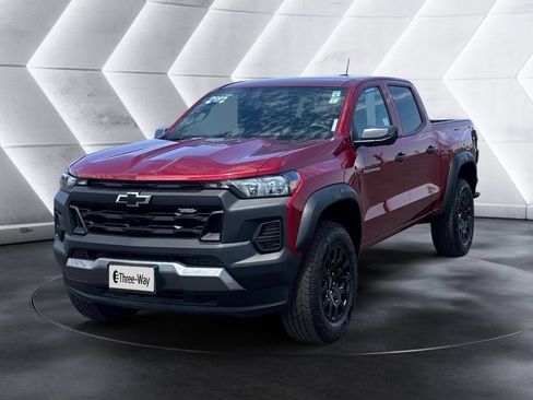 Certified 2025 Chevrolet Colorado Trail Boss AWD/4WD image 1
