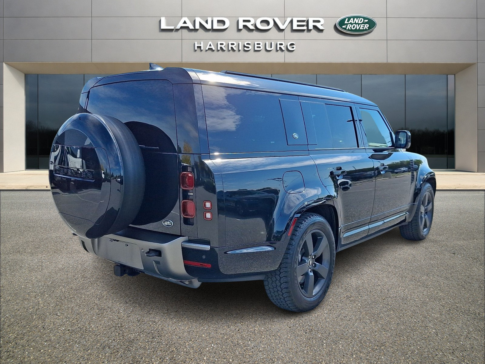 Used 2023 Land Rover Defender 130 X-Dynamic SE AWD/4WD image 3