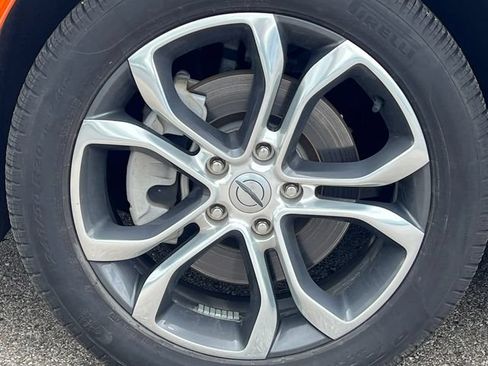 Used 2024 Chrysler Pacifica Pinnacle AWD/4WD image 12