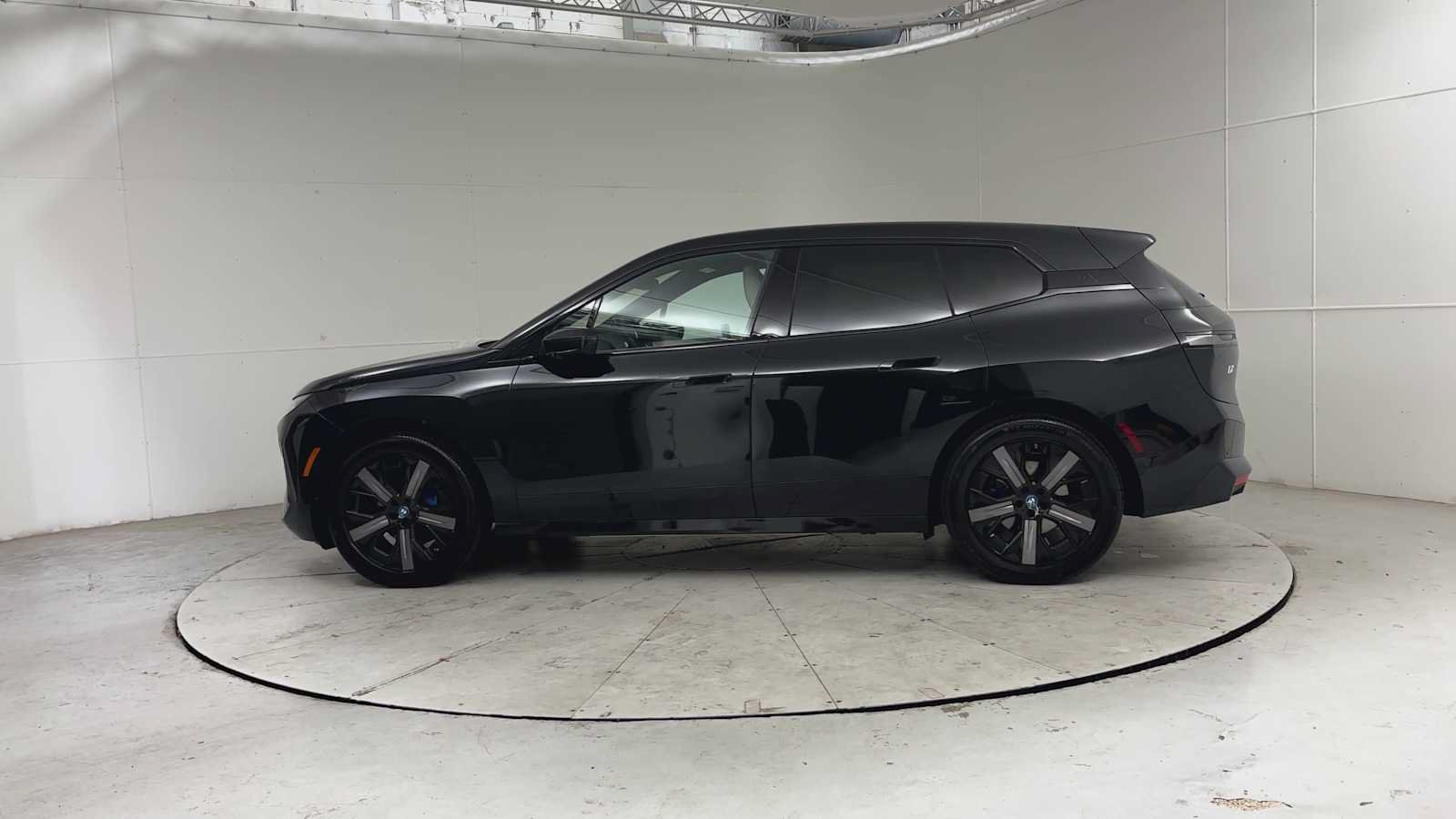Used 2024 BMW iX xDrive50 w/ Sport Package AWD/4WD image 3