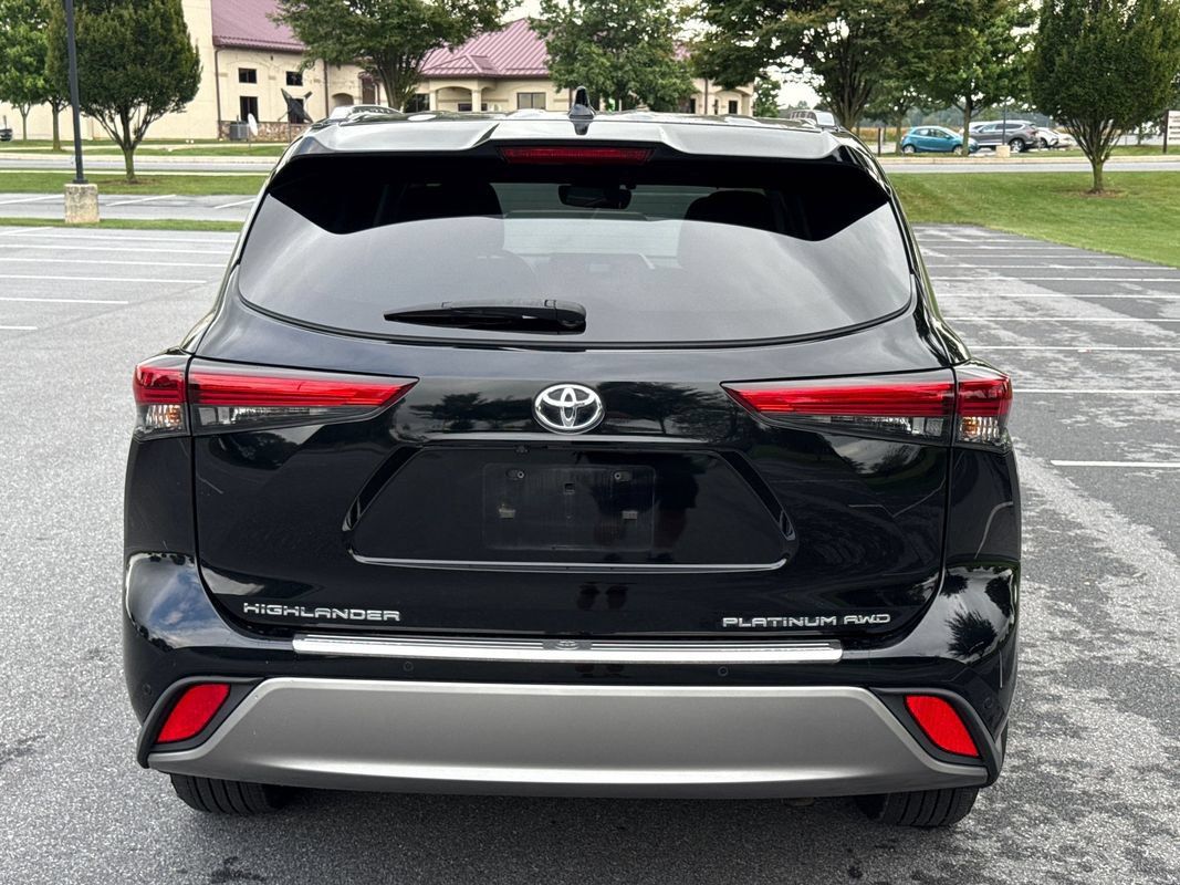 Used 2022 Toyota Highlander Platinum AWD/4WD image 7