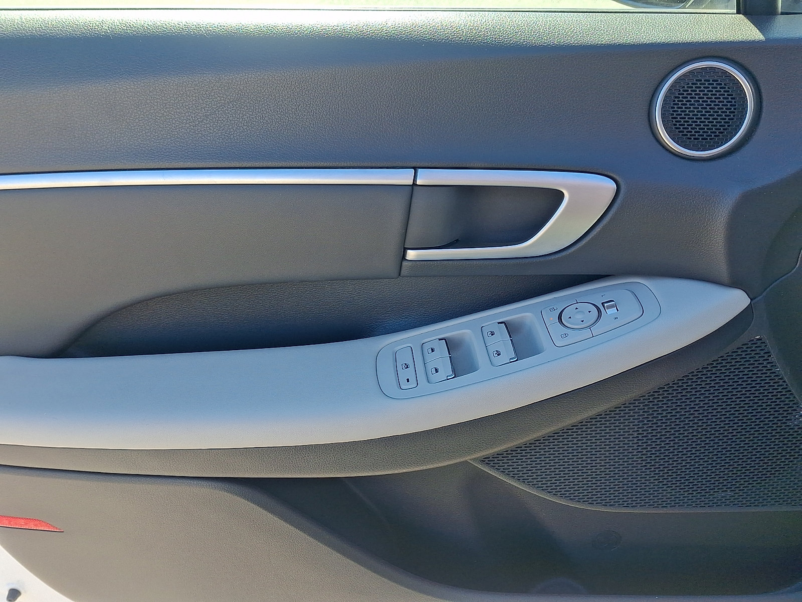 Used 2025 Hyundai Sonata SEL FWD image 12