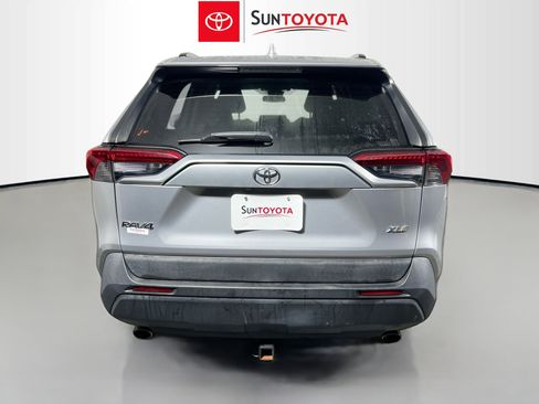 Used 2019 Toyota RAV4 XLE image 5
