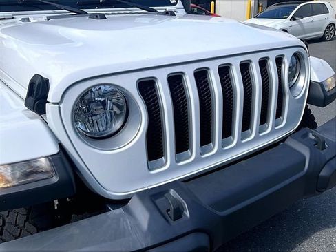 Used 2022 Jeep Wrangler Unlimited Sahara w/ Cold Weather Group AWD/4WD image 29