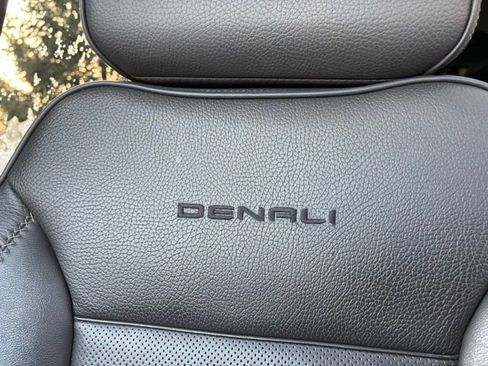 Used 2021 GMC Yukon XL Denali w/ Denali Premium Package image 39