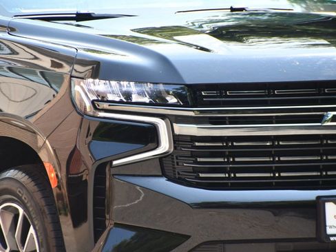 Used 2022 Chevrolet Suburban RST w/ Sport Performance Package image 16