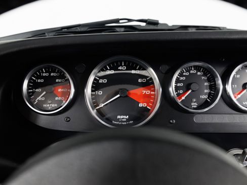Used 2006 Ford GT RWD image 18