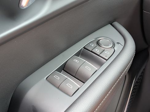 Used 2025 Buick Enclave Avenir w/ Super Cruise Package FWD image 23