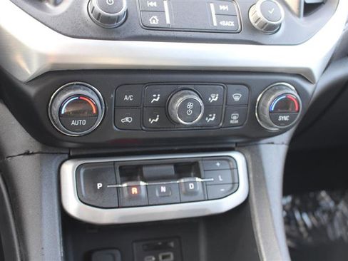 Used 2023 GMC Acadia SLT image 20