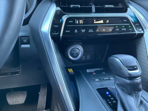 Used 2023 Toyota Venza Limited AWD/4WD image 18