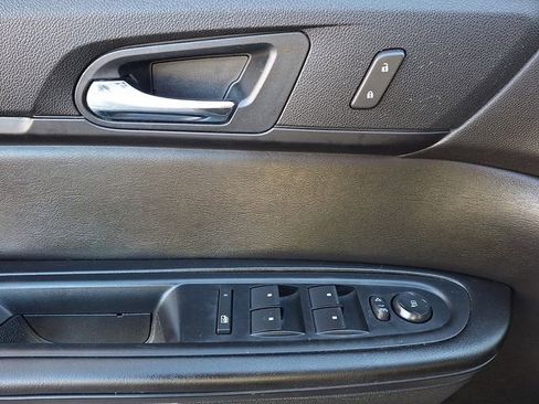 Used 2016 Chevrolet Traverse LT w/ Style and Technology Package image 14