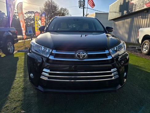 Used 2017 Toyota Highlander Limited image 2