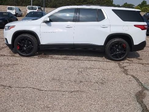 Used 2021 Chevrolet Traverse LT FWD image 8