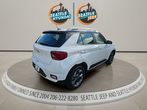 Used 2023 Hyundai Venue Limited FWD image 5