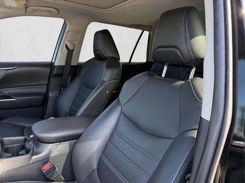 Used 2021 Toyota RAV4 XLE Premium AWD/4WD image 11