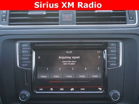 Used 2017 Volkswagen Jetta SE image 9