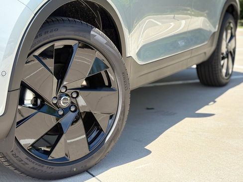 New 2026 Volvo XC40 B5 Ultra w/ Protection Package Premier image 9