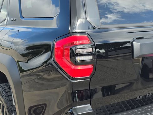 New 2026 Toyota 4Runner SR5 AWD/4WD image 28