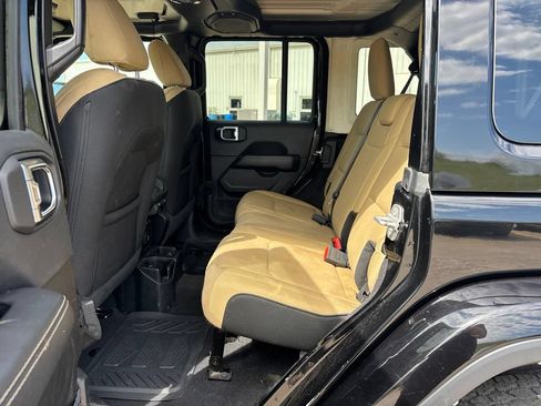 Used 2021 Jeep Wrangler Unlimited Sahara AWD/4WD image 11