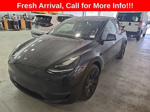 Used 2024 Tesla Model Y Long Range AWD/4WD image 4