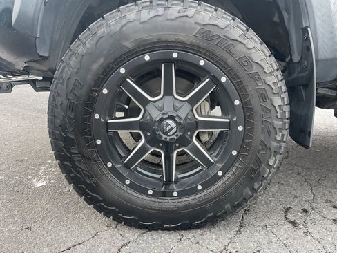 Used 2017 Toyota Tacoma TRD Off-Road image 11