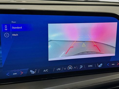 Used 2025 Chevrolet Traverse LT image 23