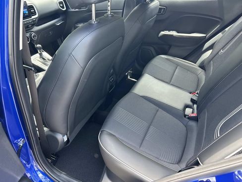 Certified 2025 Hyundai Venue Limited FWD image 18
