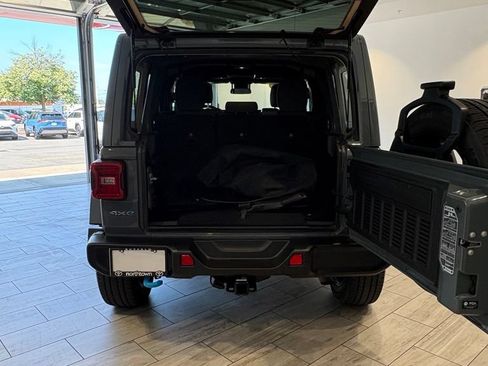 Used 2024 Jeep Wrangler Unlimited Sahara AWD/4WD image 8