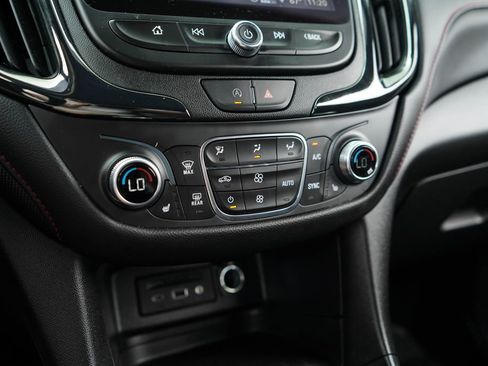 Used 2022 Chevrolet Equinox RS w/ RS Leather Package FWD image 27