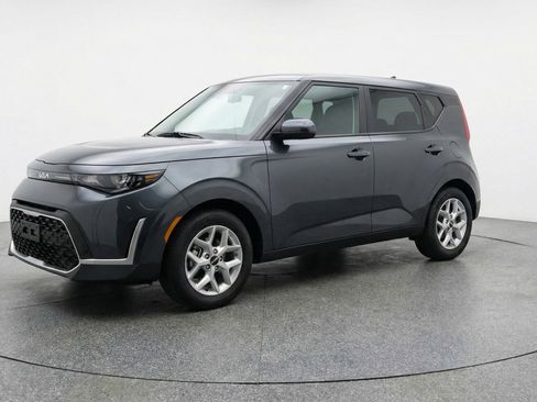 Used 2025 Kia Soul LX w/ LX Technology Package image 3