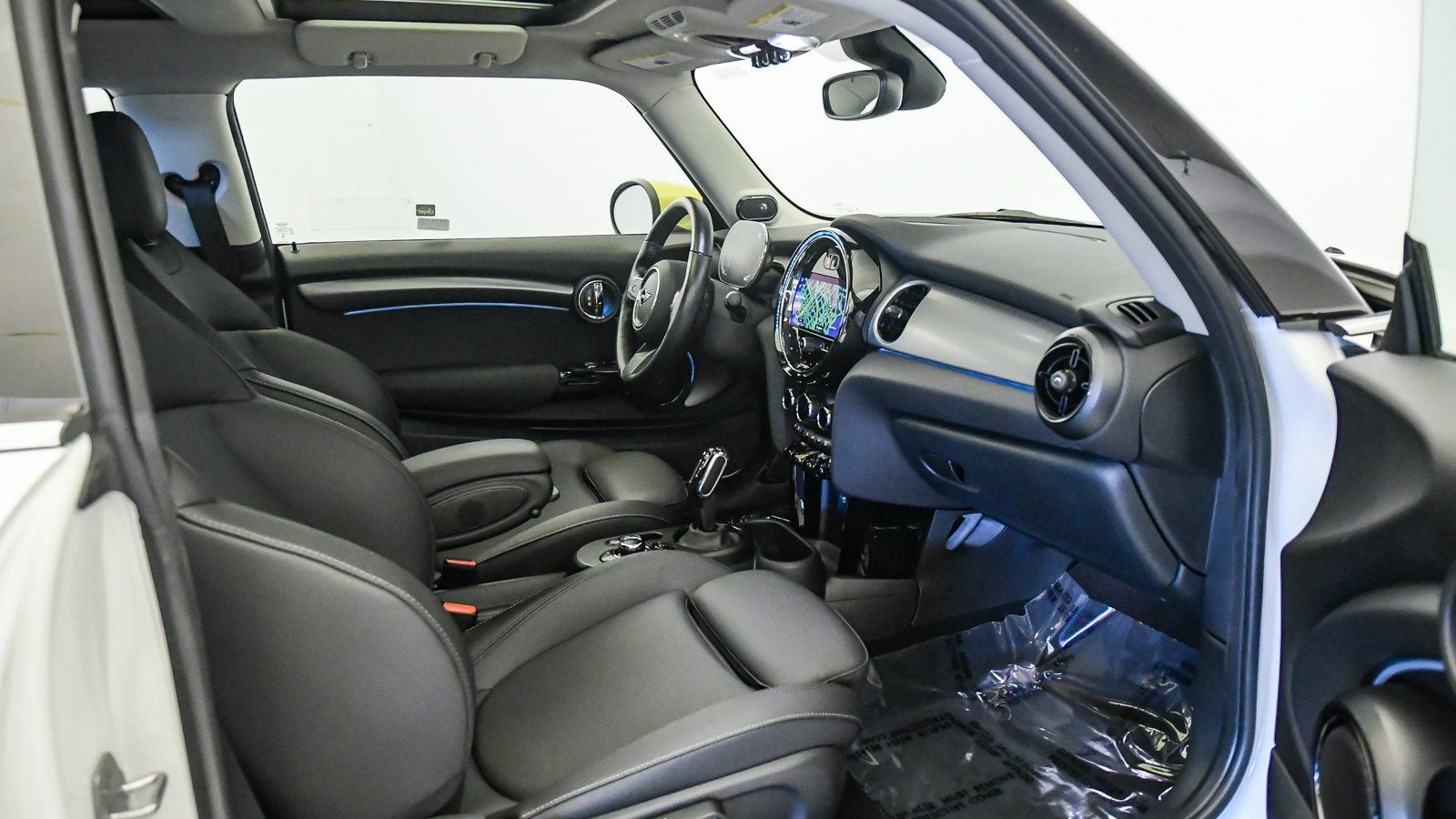 Used 2024 MINI Cooper SE FWD image 18