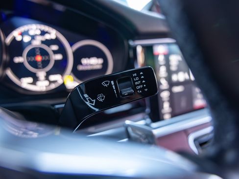 Used 2020 Porsche Panamera image 33