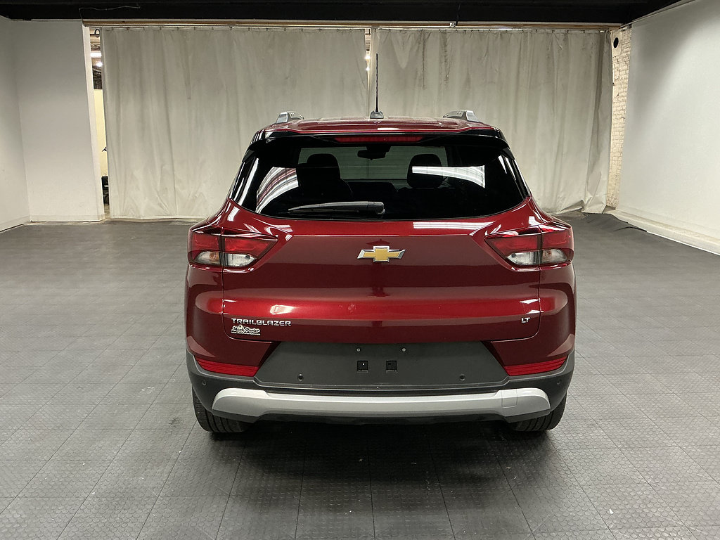 Used 2025 Chevrolet TrailBlazer LT w/ LT Cold Weather Package FWD image 4