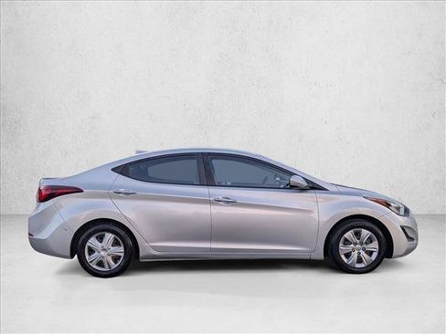 Used 2016 Hyundai Elantra SE image 4