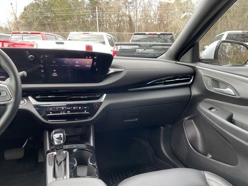 Used 2024 Buick Envista Avenir image 25