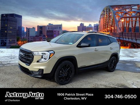 Used 2023 GMC Terrain SLE w/ Elevation Edition image 7