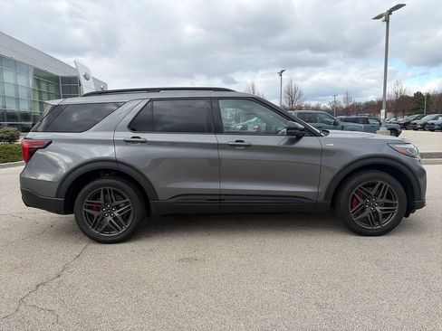 Used 2025 Ford Explorer ST-Line w/ Premium Package image 8