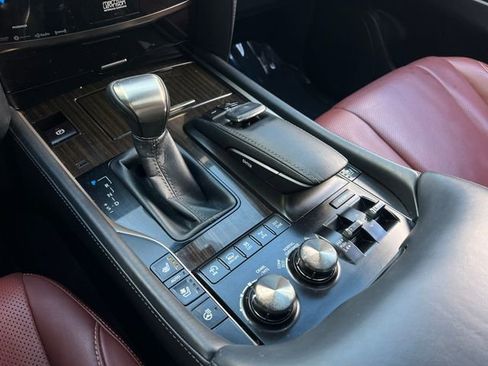 Used 2019 Lexus LX 570 4WD image 29