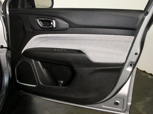 Used 2022 Jeep Compass Latitude image 32