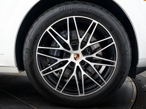 Certified 2026 Porsche Cayenne AWD/4WD image 11