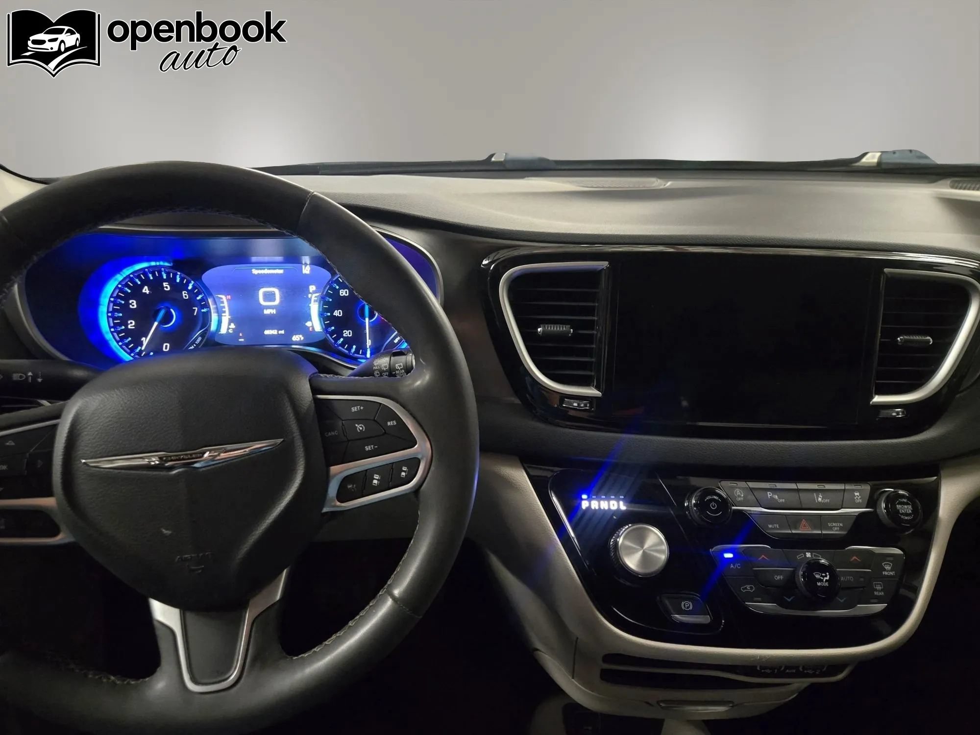 Used 2023 Chrysler Pacifica Touring-L FWD image 13