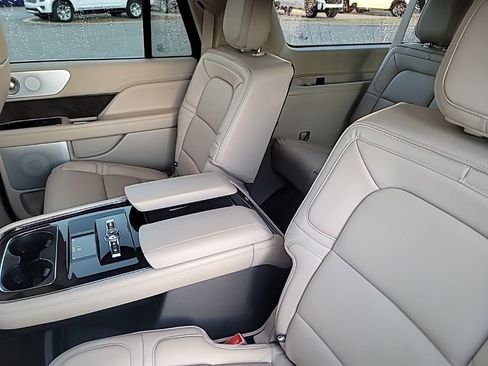 Used 2019 Lincoln Navigator L Reserve image 12