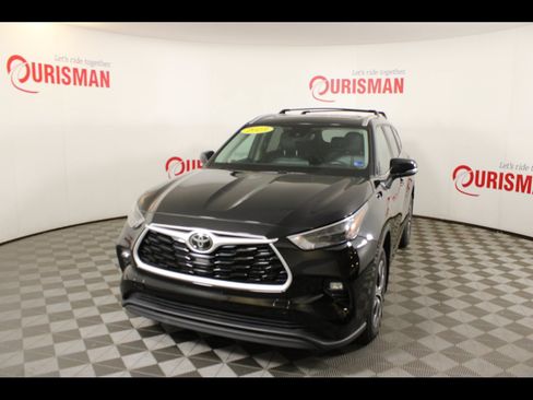Used 2023 Toyota Highlander XLE AWD/4WD image 1