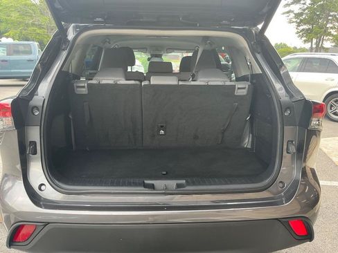 Used 2021 Toyota Highlander LE FWD image 15