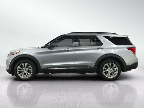 Used 2024 Ford Explorer XLT w/ Equipment Group 202A AWD/4WD image 3