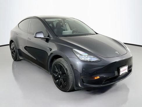 Used 2024 Tesla Model Y Long Range RWD image 3