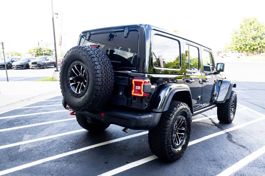 Used 2024 Jeep Wrangler Unlimited Rubicon AWD/4WD image 11